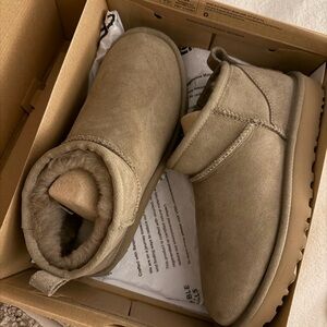 UGG Classic Ultra Mini - Brand New